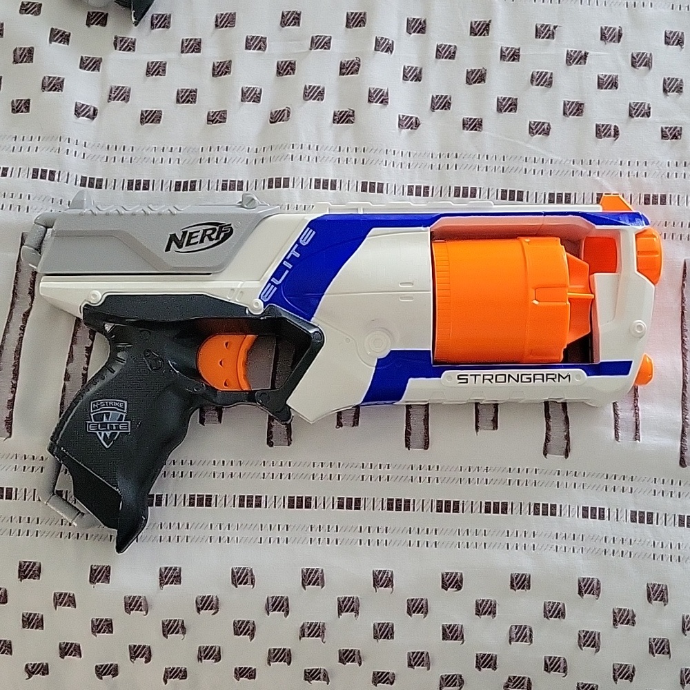 Nerf N-Strike Elite Strongarm Blaster Pistol Revolver Power Foam Dart Gun